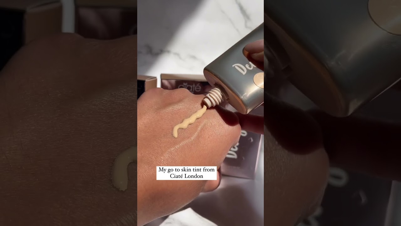 This has got to be everyones go-to daily Skin Tint! 🤩 @theskindeep_blog looks stunning! ❤️