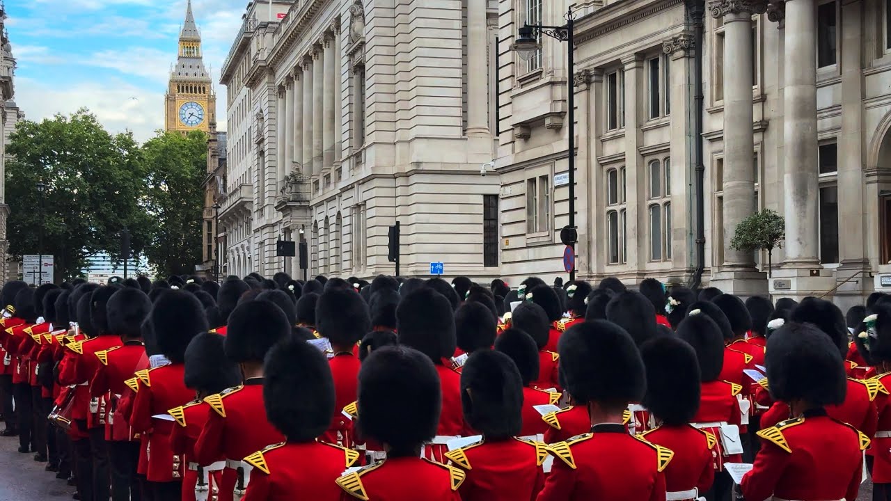 Hundreds of Guards March in Central London 🇬🇧