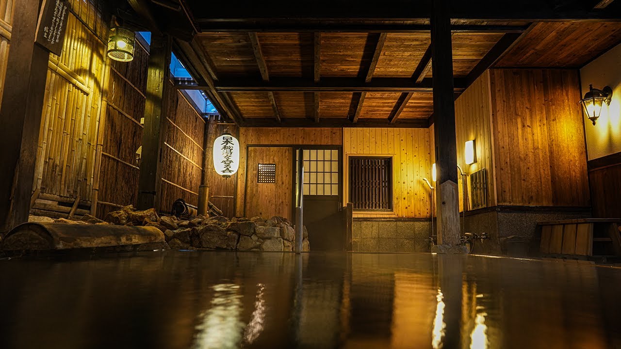 The oldest hot spring in Sanin you can enjoy folk art - Iwaiya, Iwai Onsen / Tottori | 4K Vlog Japan