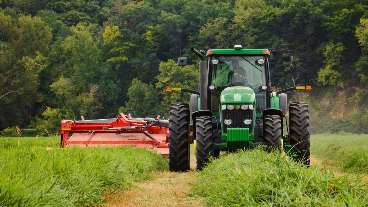 Хотите верьте, хотите нет, но меньше лошадиных сил — John Deere 7920 и KUHN FC 4061 TCD
