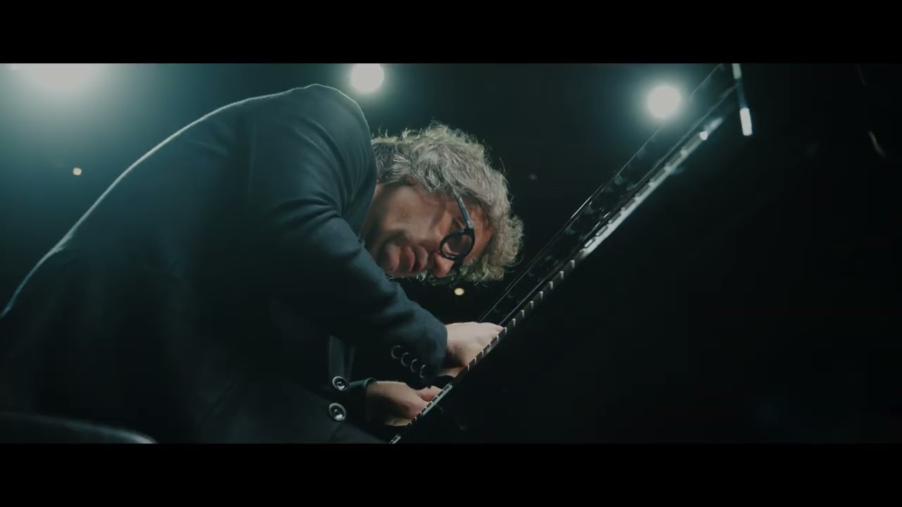 Remo Anzovino - No Gravity (Official Video)