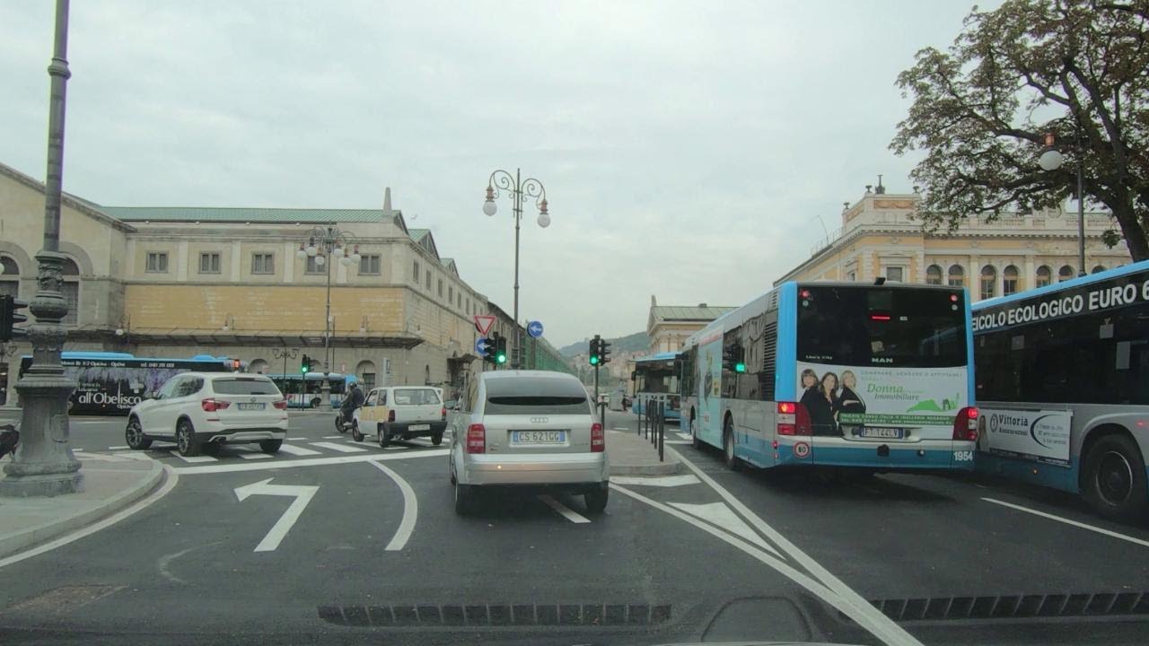 Piazza Libertà a Trieste, scatta la rivoluzione della viabilità e il traffico va in tilt