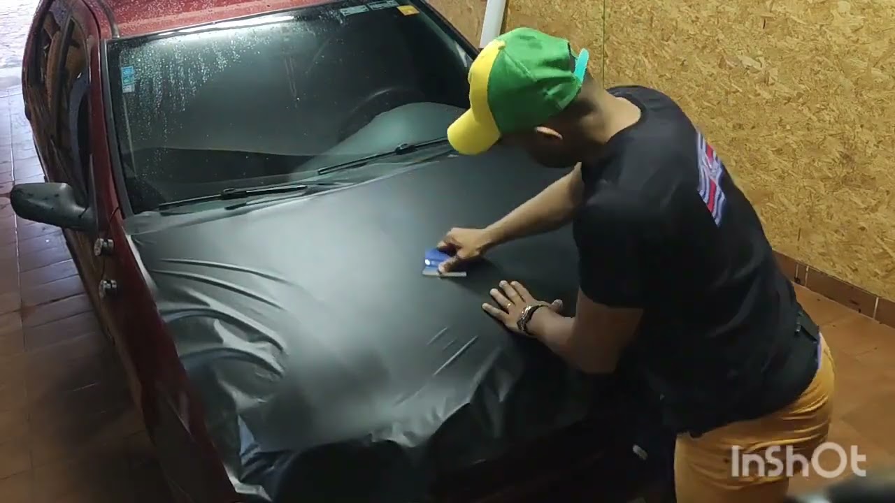 Veja eu transformando o  capô do  Palio