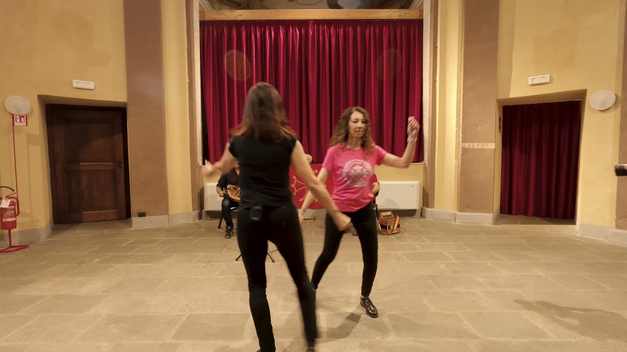 Balen tuchi: bourrée a tre tempi