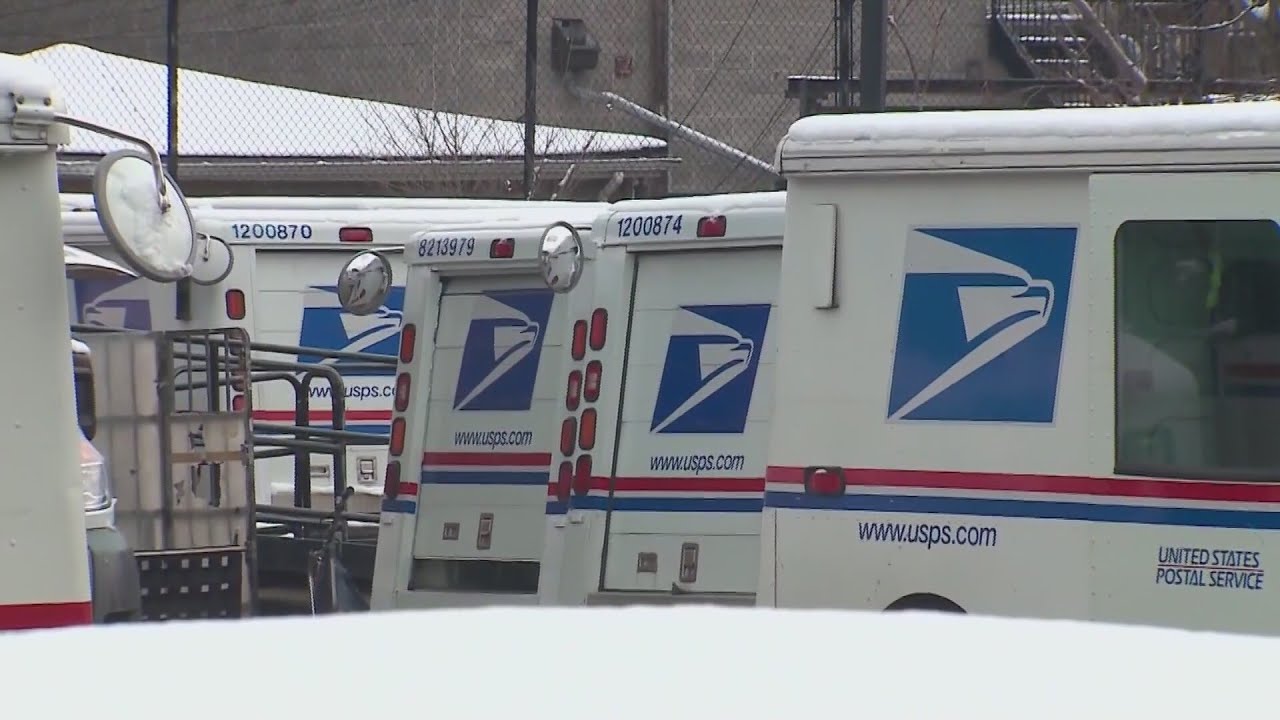 Postal workers rally for fair wages, safer conditions ahead of contract negotiations