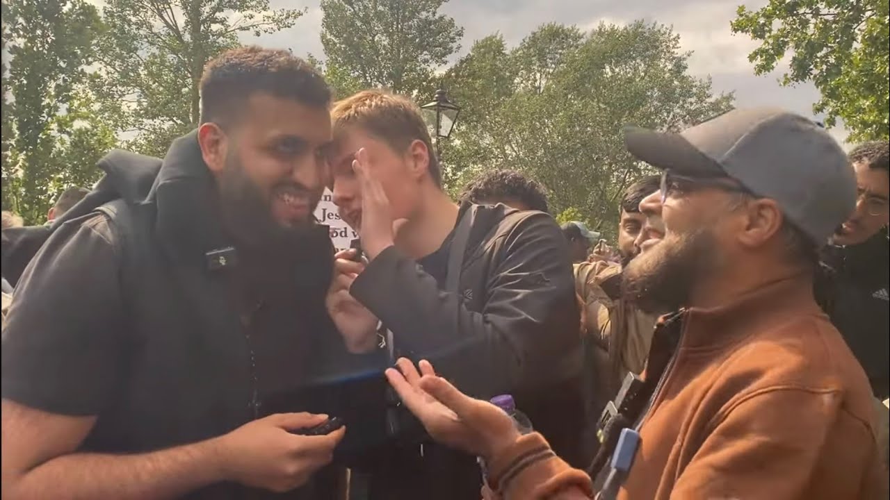 Troll heckler Comedian ruins another debate | Br Mansur | Br Hashim | speakers corner
