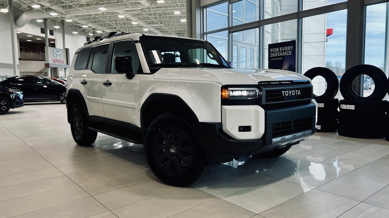 Путешествуйте со стилем в обновленном Land Cruiser Standard Pack 2026 года.