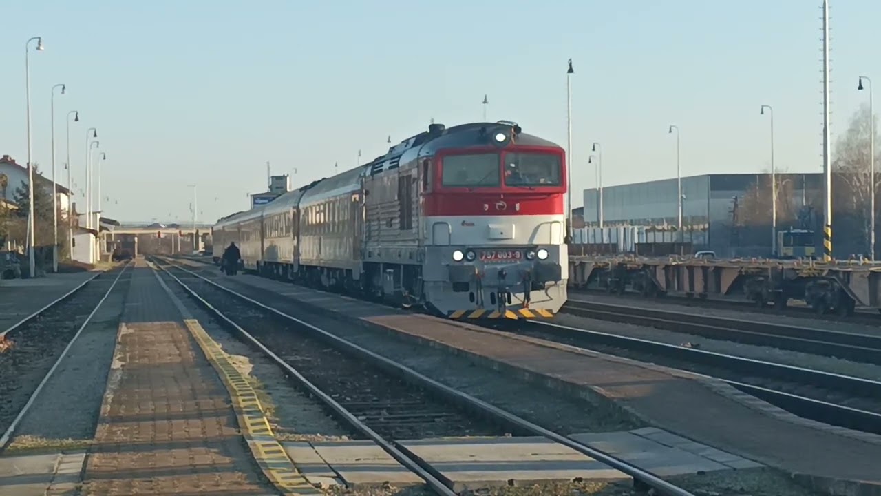 757.003-9 na čele s REX 1909 (Ko&scaron;ice - Humenn&eacute;)