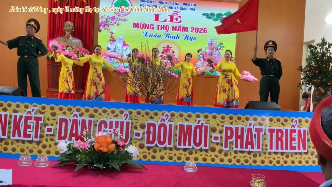 Múa lá cờ Đảng , ngày lễ mừng thọ tại xã Giao Hoà tỉnh Ninh Bình 