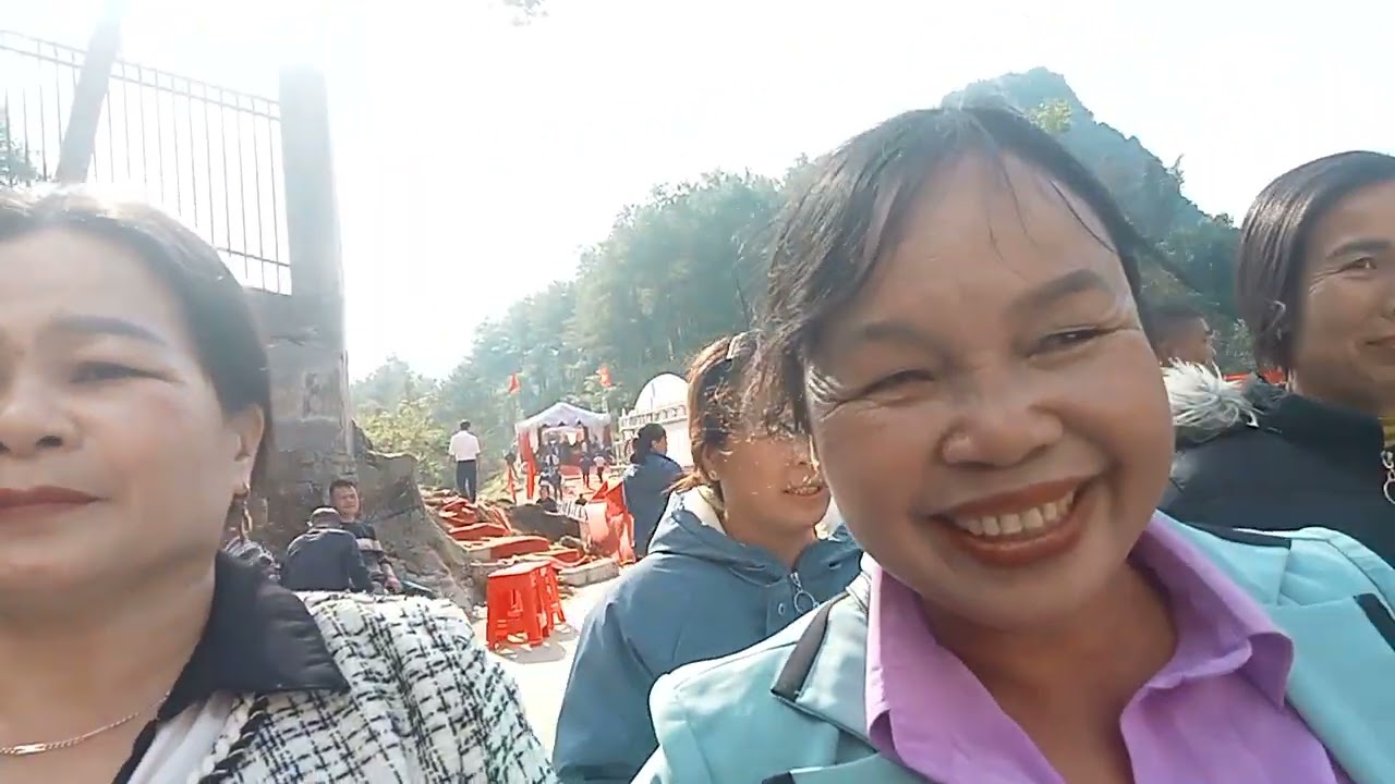 Đình phong mở cửa khẩu mấy chị em rủ nhau đi chơi hát kỷ niệm mãi mãi kênh hoàng viễn mọi người xem 