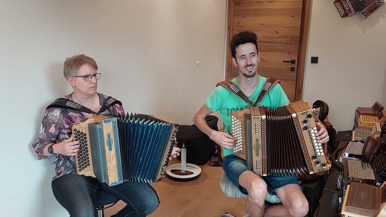 Grüaß di Gott Frau Wirtin 🍷🍺🍷👵🎵