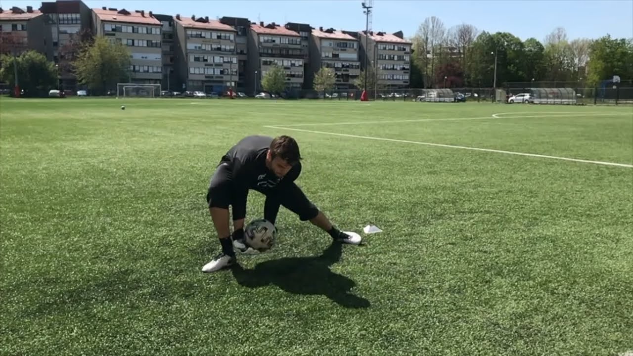 BASIC SKILL IN FOOTBALL (KEMAHIRAN ASAS BOLA SEPAK)