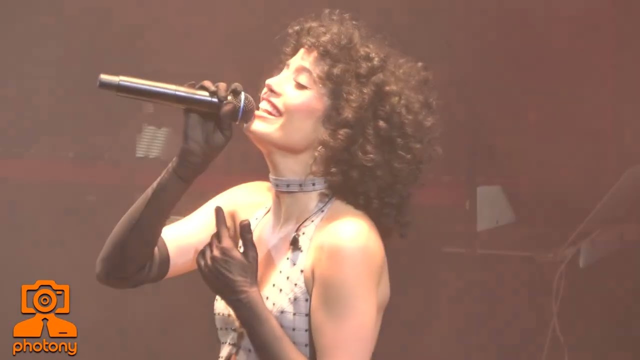 ליהי טולדנו במועדון בארבי - יינות אדומים