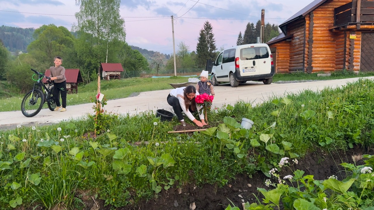 Real Rural Family Life 🌿 Oksana Cooks Traditional Carpathian Food While Vasyl Prepares the Pool