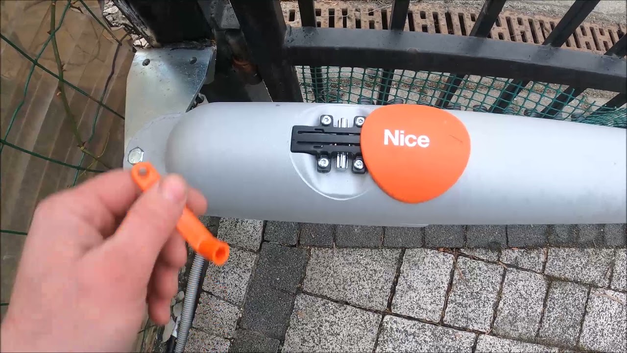 Napęd do bramy NICE - objaśnienie montażu.