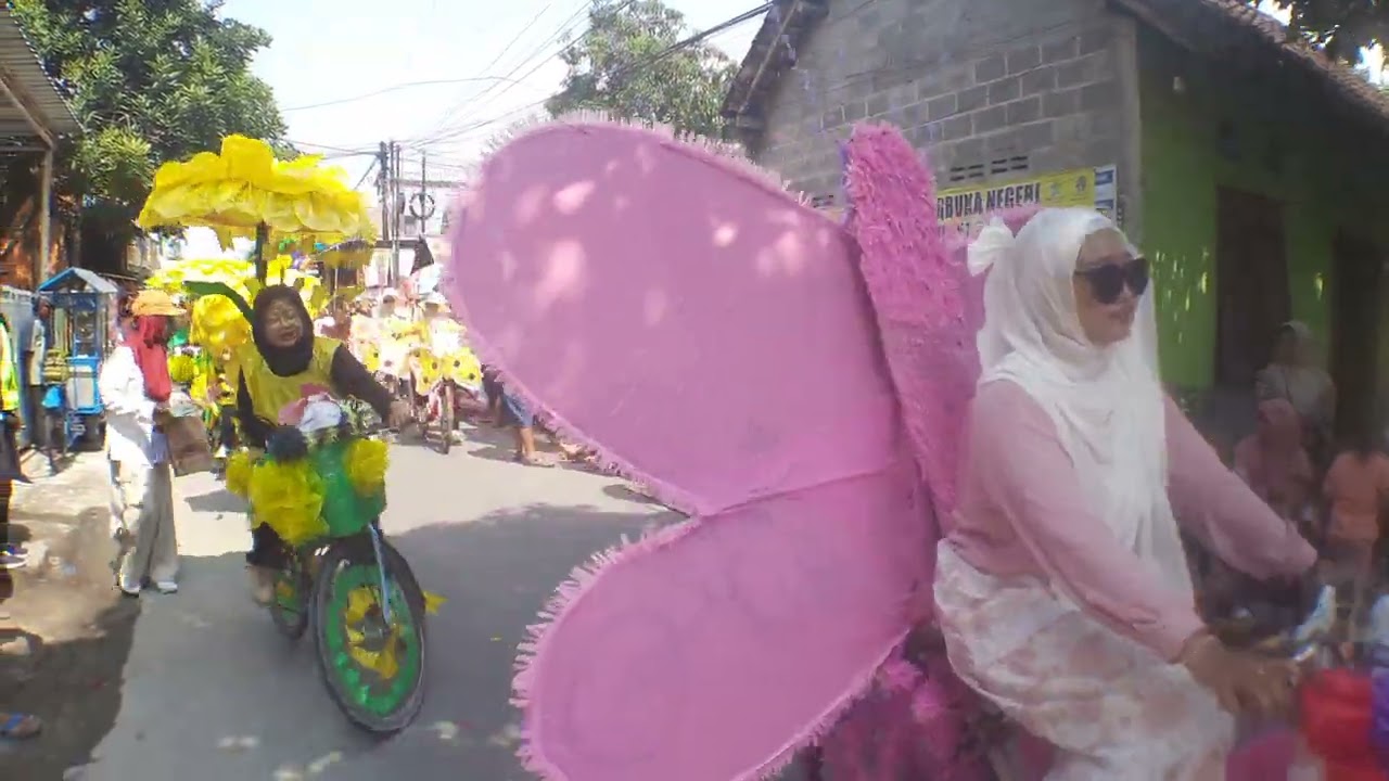 Sepeda hias emak" di kampung inggris