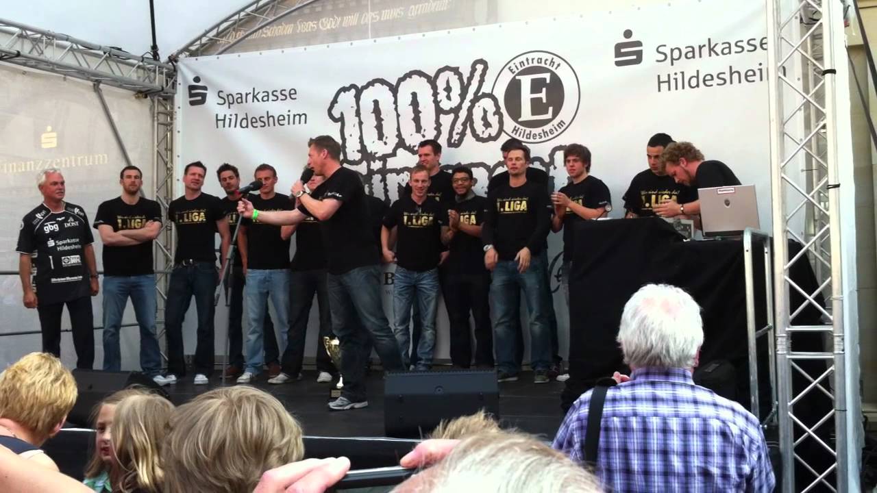 Eintracht Hildesheim Siegesfeier Aufstieg 1.Liga Handball HD www.telco24.de