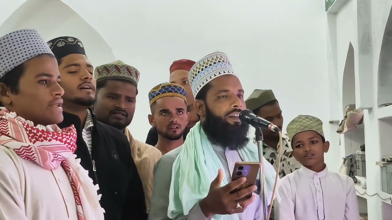 #vairalvideo mustfa jaane rahamat per lakhon Salam samay bus mein hidayat per lakhon Salam. Salam 