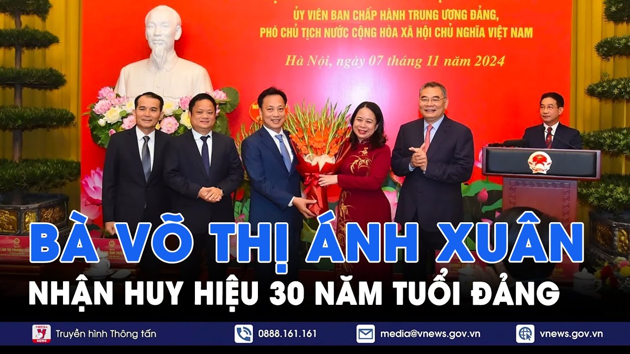 Phó Chủ tịch nước Võ Thị Ánh Xuân nhận Huy hiệu 30 năm tuổi Đảng - VNews