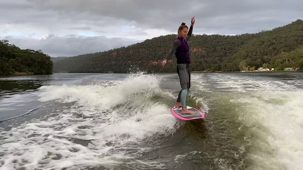 Wakesurf tricks - Floater relaxica surf with Valeria Goldova (World champion)