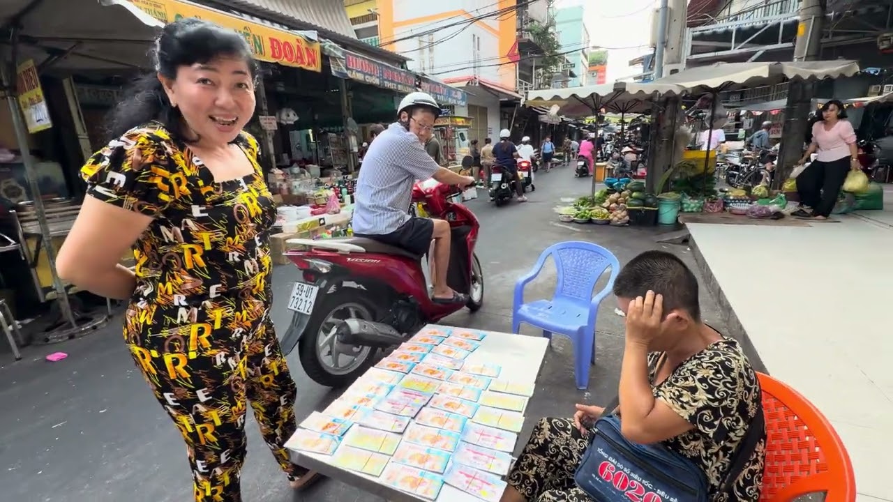 Thủy khờ buôn bán dóng bà chủ đại lý vé số 