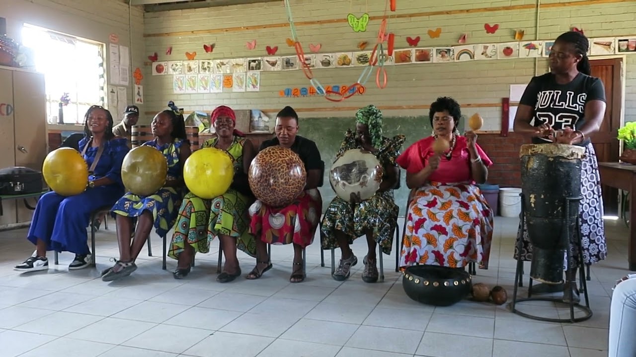 Women's mbira group Mhare dzeNhare plays 