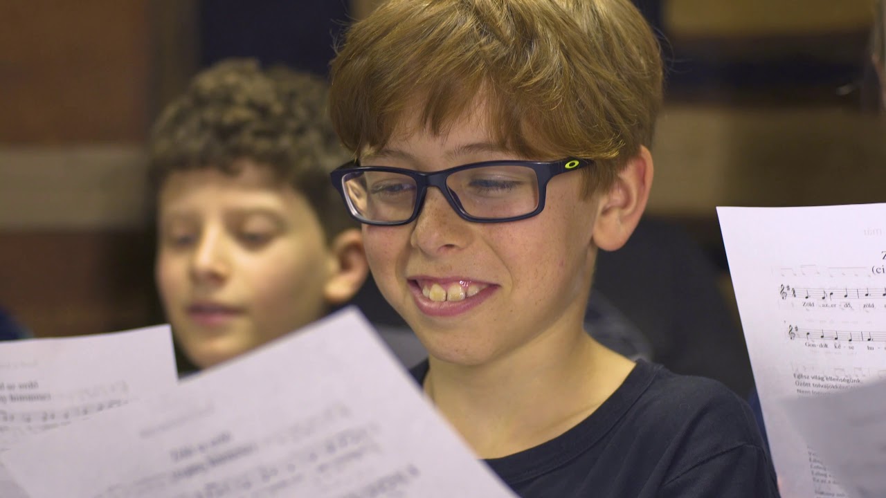 Jewish students team up with Roma teenagers to perform this classic Hungarian Jewish folk song