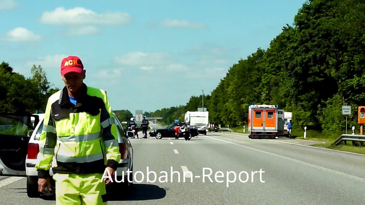 A7: Vollsperrung nach schweren Unfall - Absicherung durch Autobahn-Nothelfer  (09.06.2013)