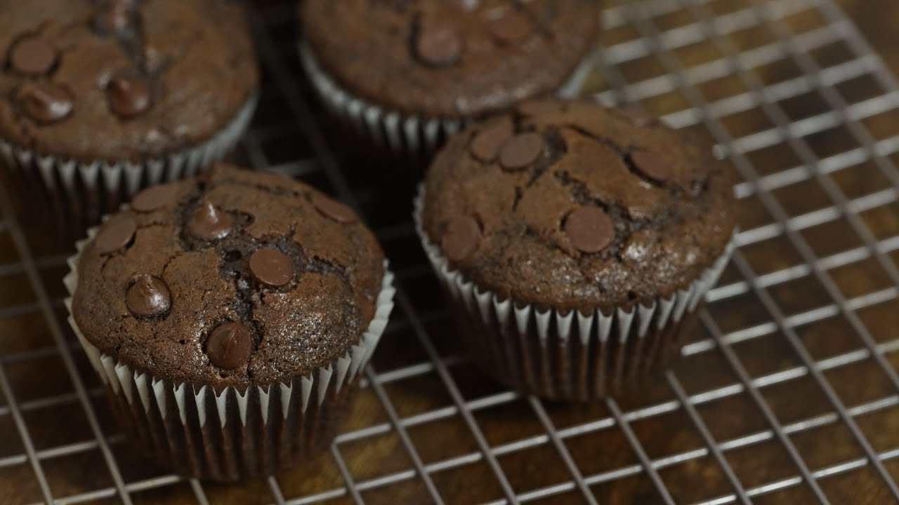Chocolate muffins - Bánh muffin socola dễ làm mà lại siêu ngon, mềm, xốp