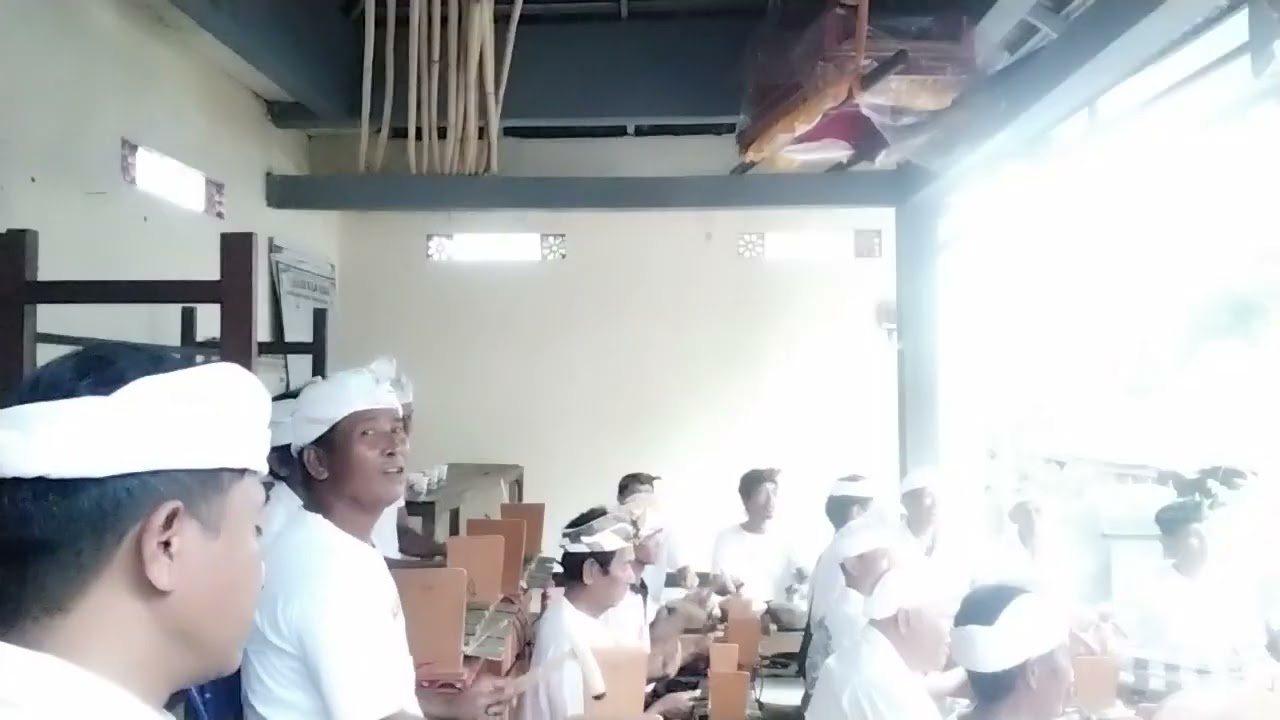 Sekhe angklung kuncup mekar Br adat Sarimekar Desa Ringdikit