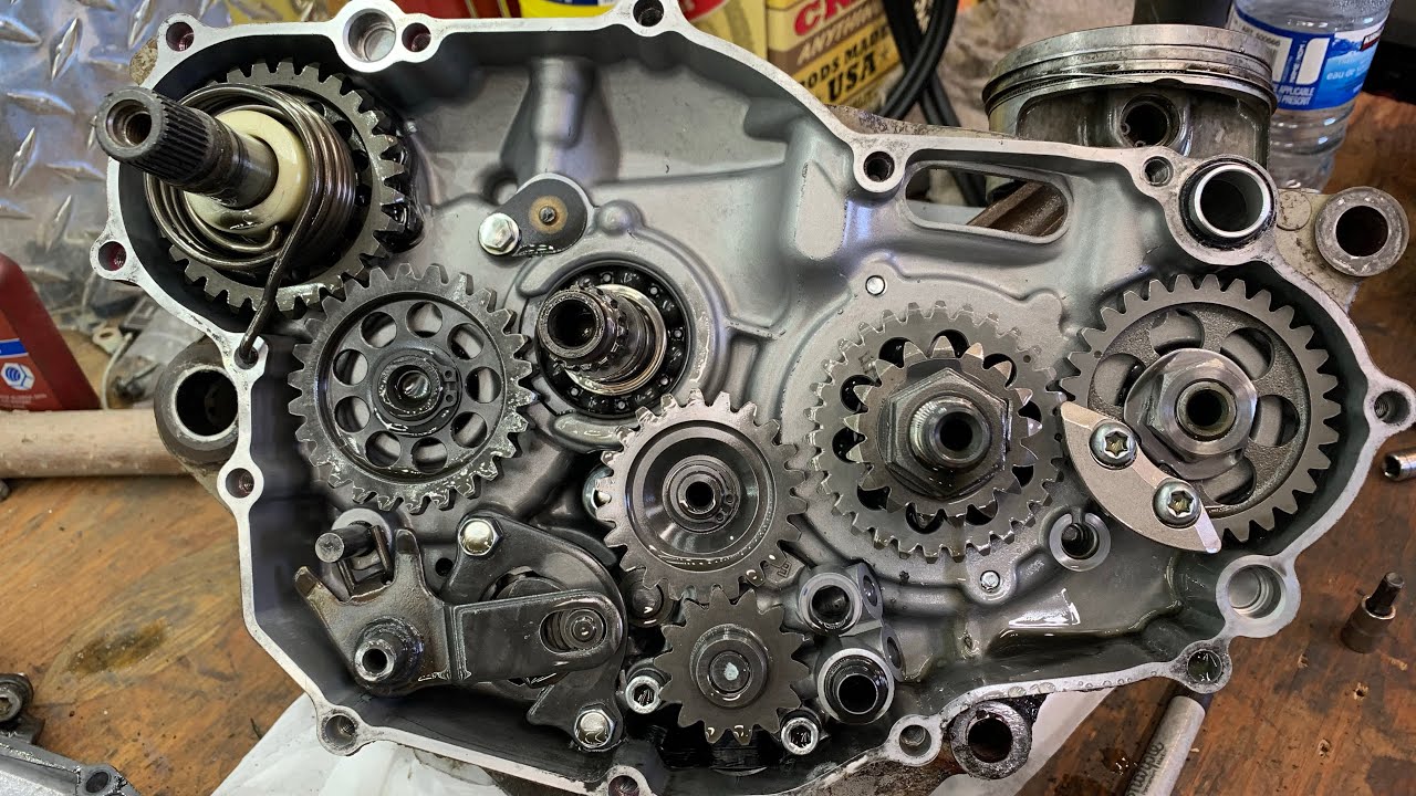 Ремонт YZ250F 2009 года, часть 3 (разборка нижней части!)