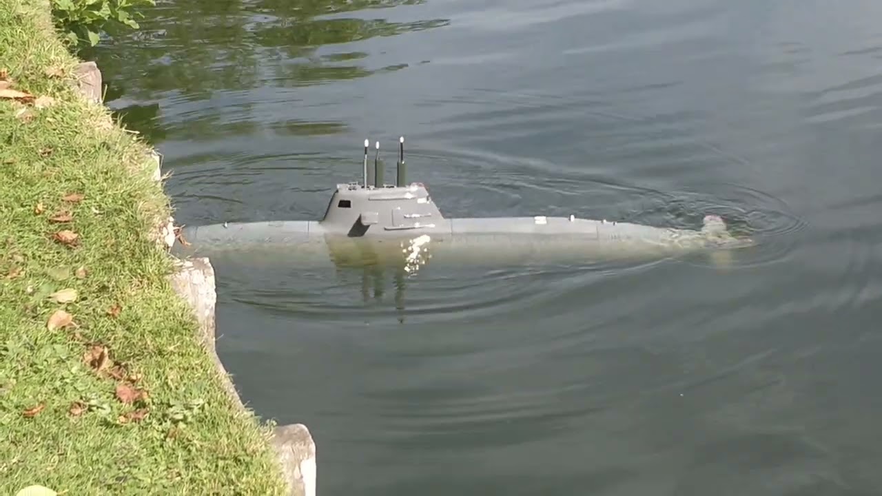 Le sous-marin type 212 radiocommandé d'Olivier en navigation - MNDTV 2022 RC boat