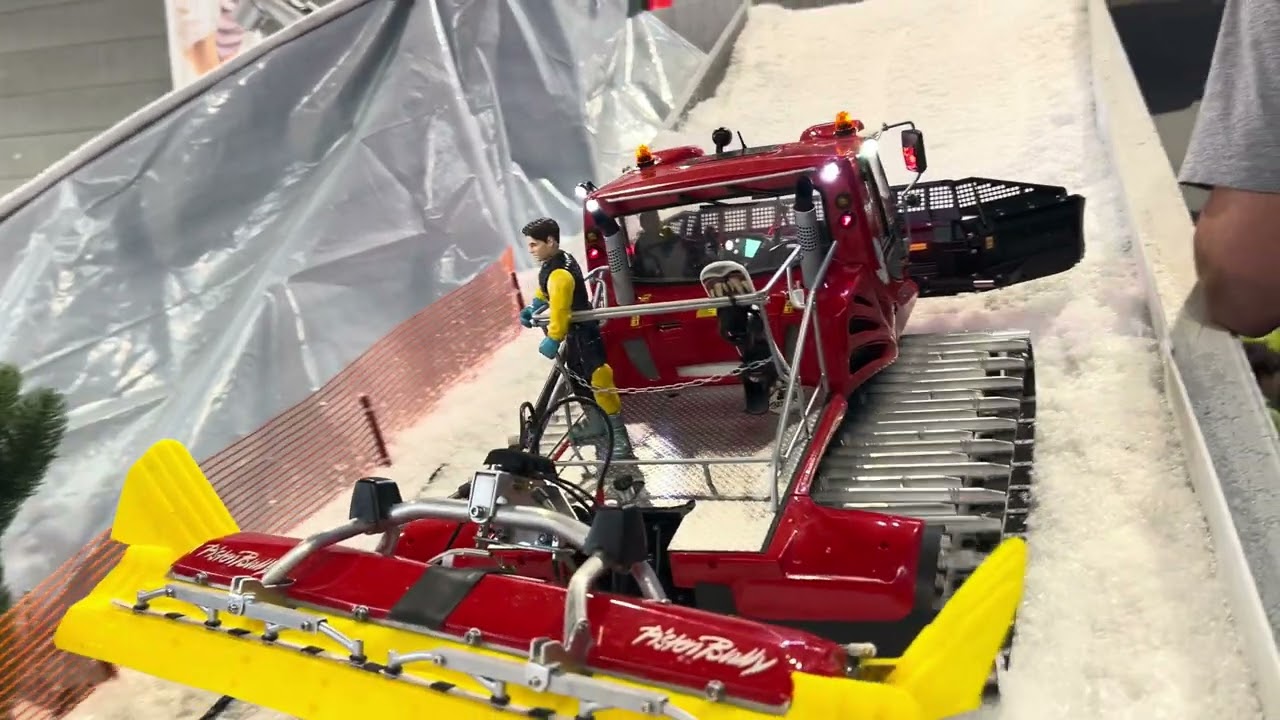 Faszination Modellbau Friedrichshafen 2025 Pistenbully