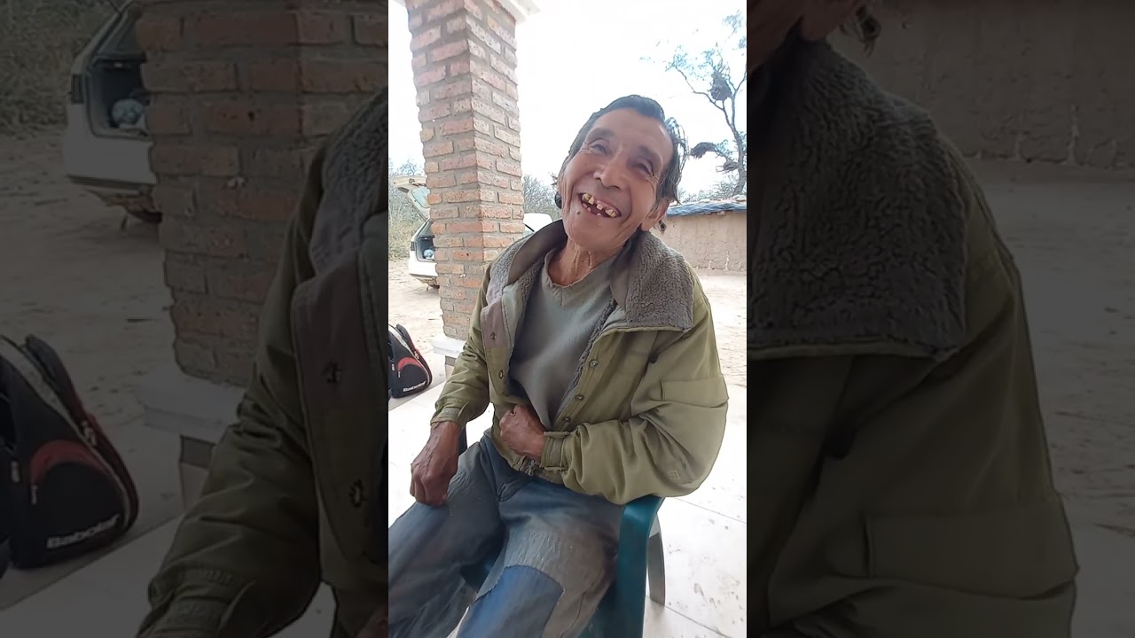 Chacho gomez, leyendo mensajitos 