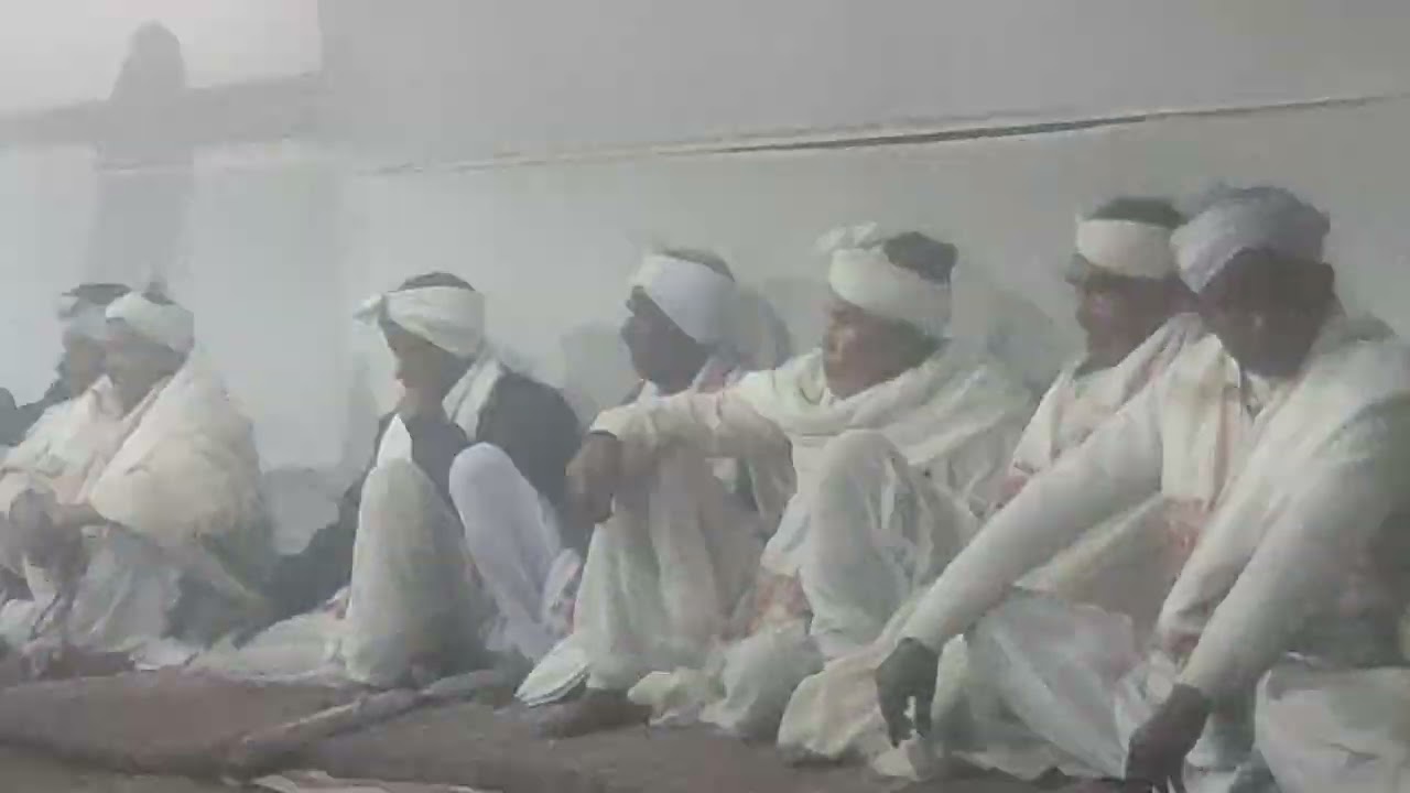 মধু গাঁৱবুঢ়াৰ বৰ সবাহত মায়ামৰা সম্প্ৰদায়ৰ গায়ন-বায়ন পৰিবেশনৰ এক দৃশ্য//স্থান:সৰুহুজ