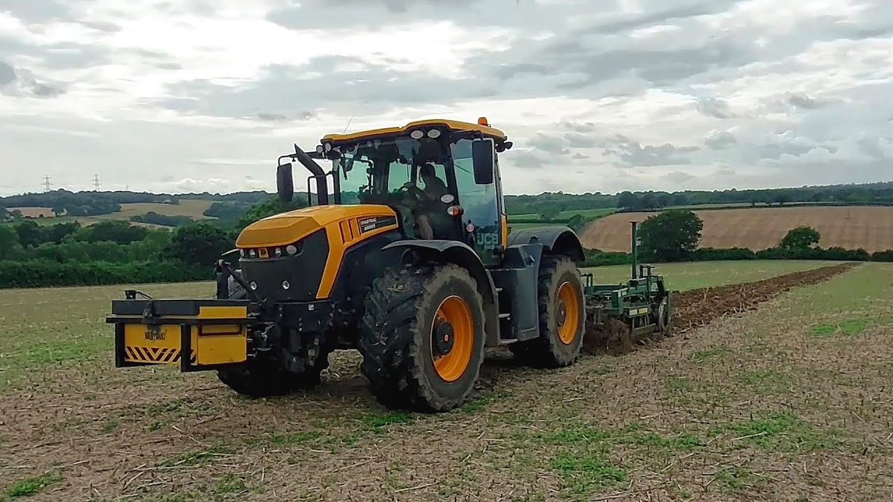 JCB Fastrac 4220 Ripping Up Tramlines | A Wet July Week 2025