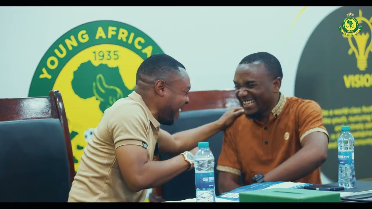 UTACHEKA: USOMAJI MAGAZETI BINASI LUGONO NA  BROWN MCHAPA KAZI 
