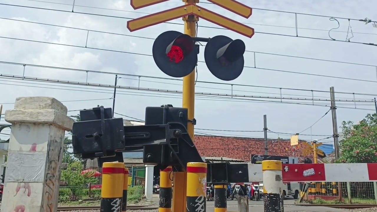 Hunting Krl Sambil Melihat Perlintasan Sudimara