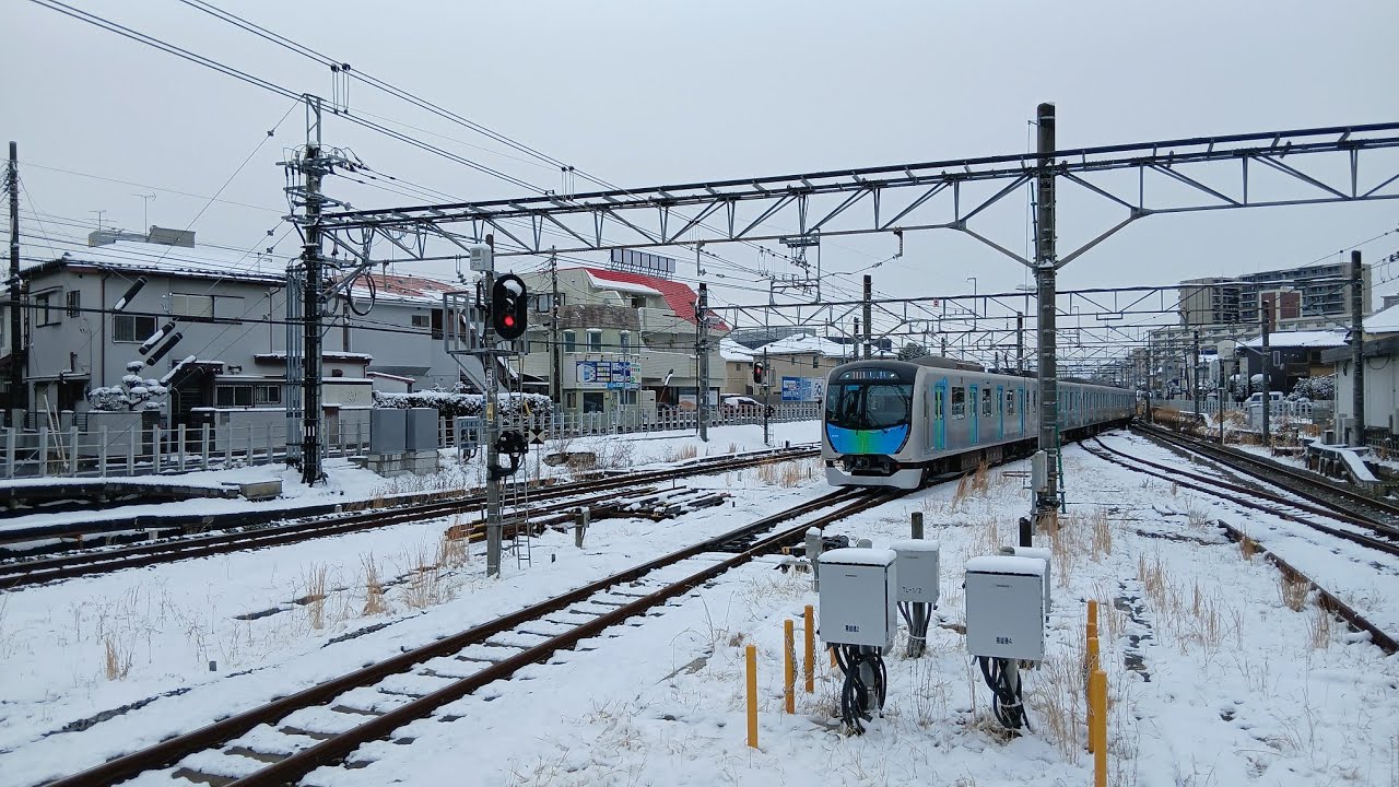 西武新宿線が雪による車両故障の影響により40000系が急行田無幕で田無2.3番線に入線するようす