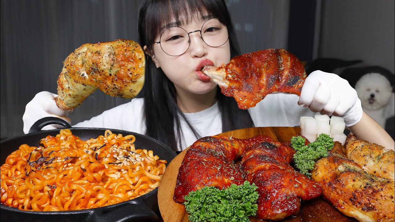 Хрустящие запеченные куриные ножки и острый рамен🍗🍜Mukbang ASMR