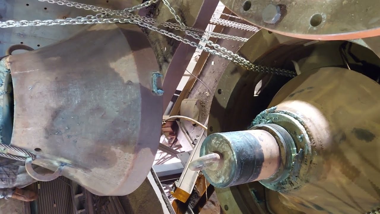 Mantle shaft liner removal of Sandvik cone crusher CH440