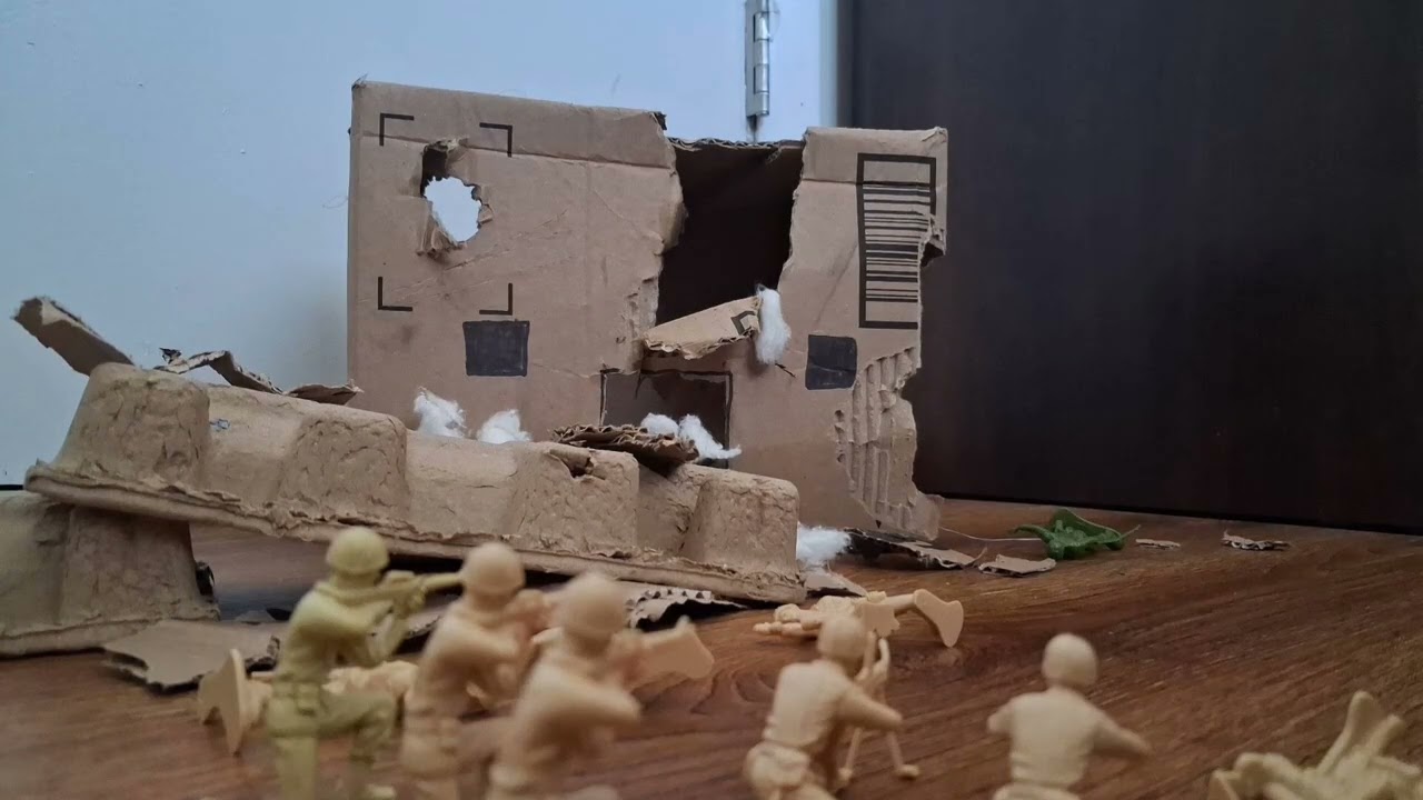 Greens ambush! Plastic army men stop motion.