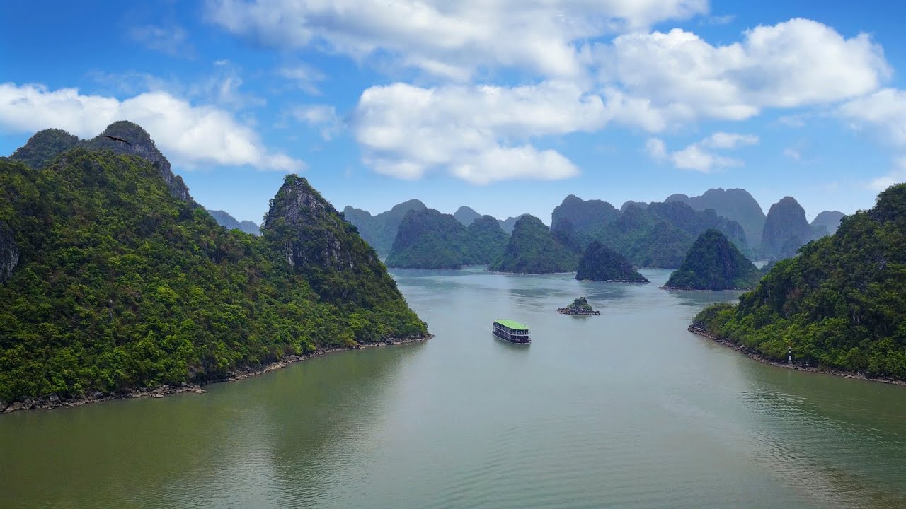 Halong Bay & Red River (Vietnam)
