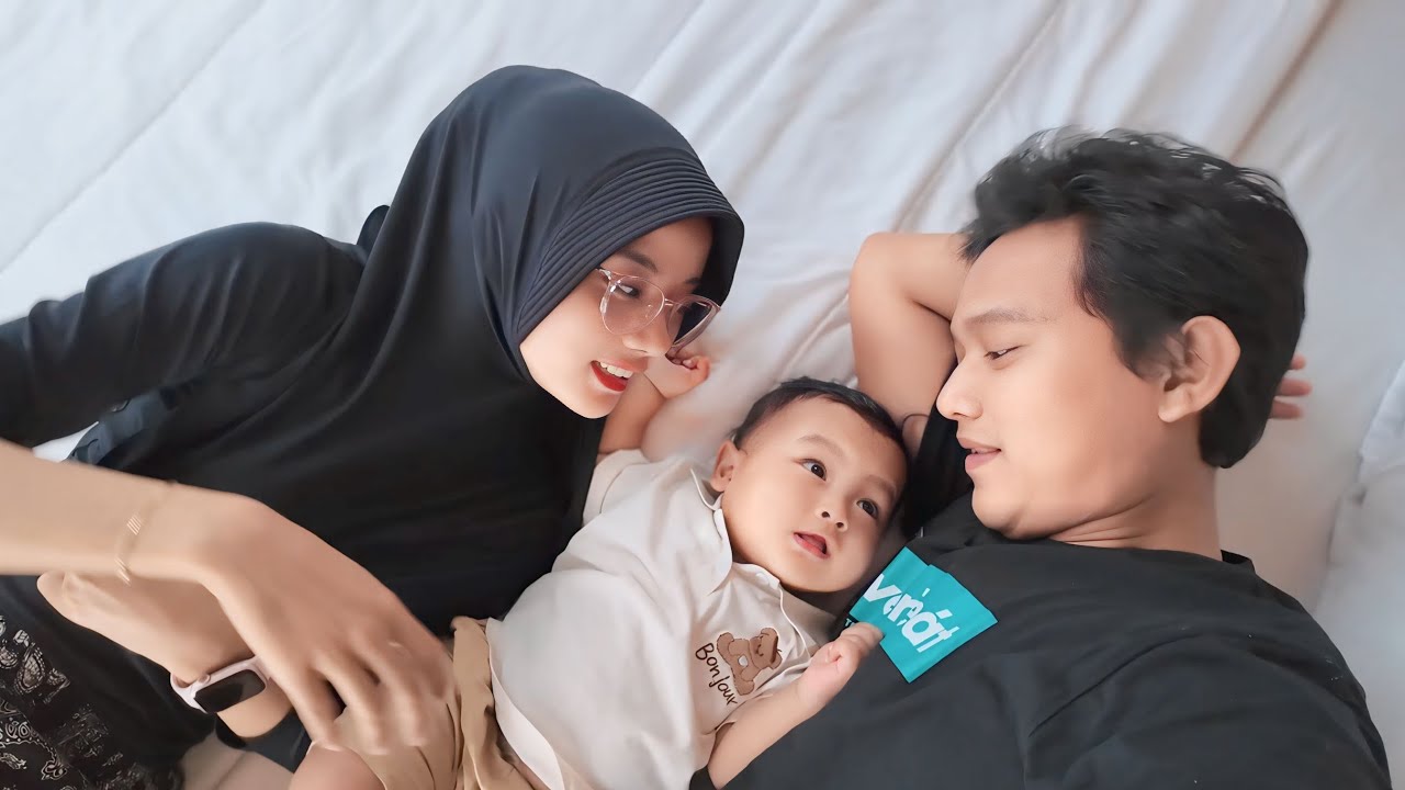 LIBURAN DI VILLA BARENG SI KEMBAR !!