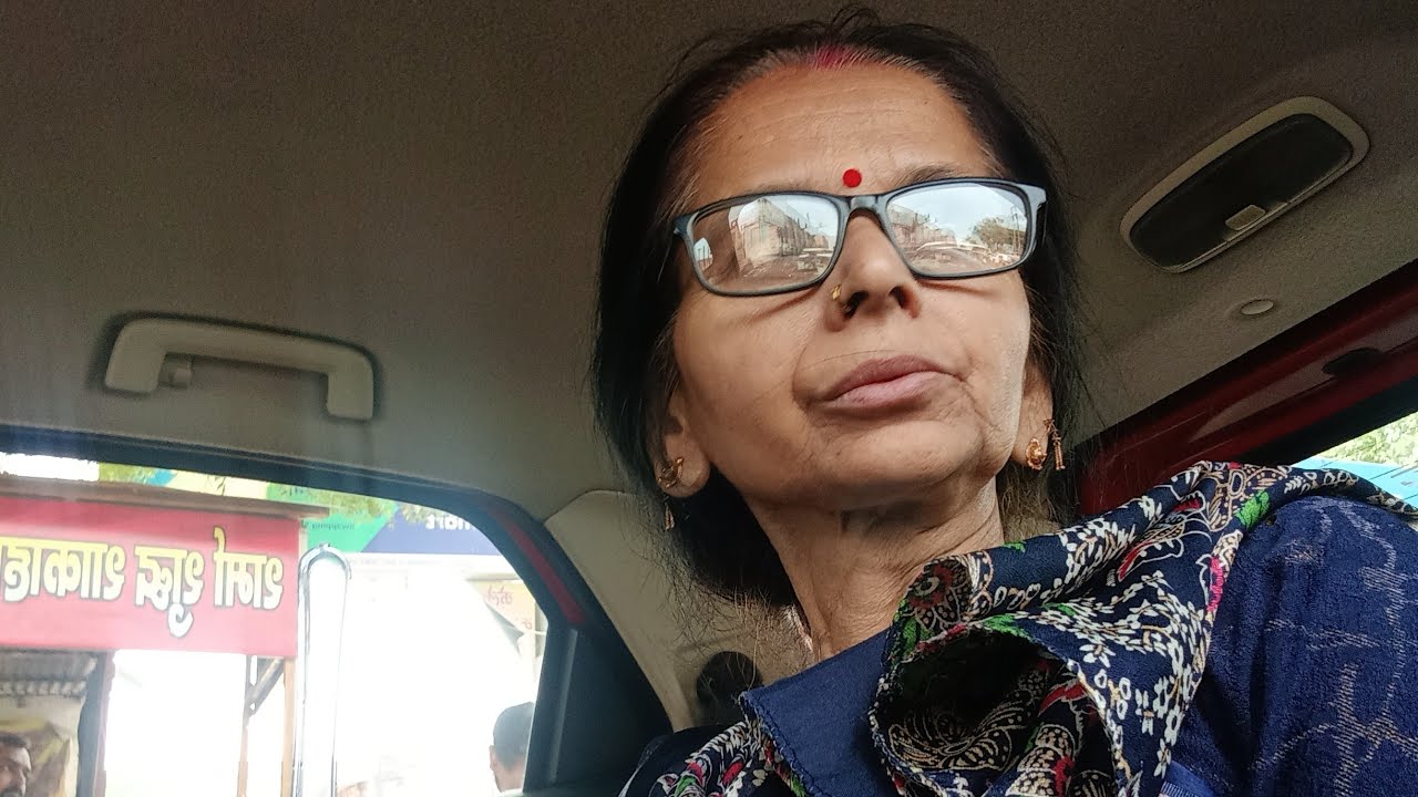 कौन कहता है लाइव में कोई आता नही है।