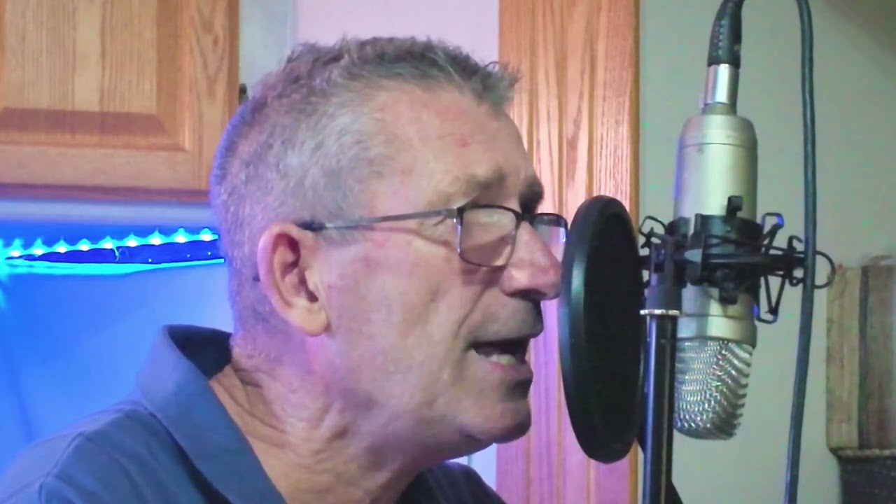 Martin Kennedy: Everybody Hurts. (Acoustic) 