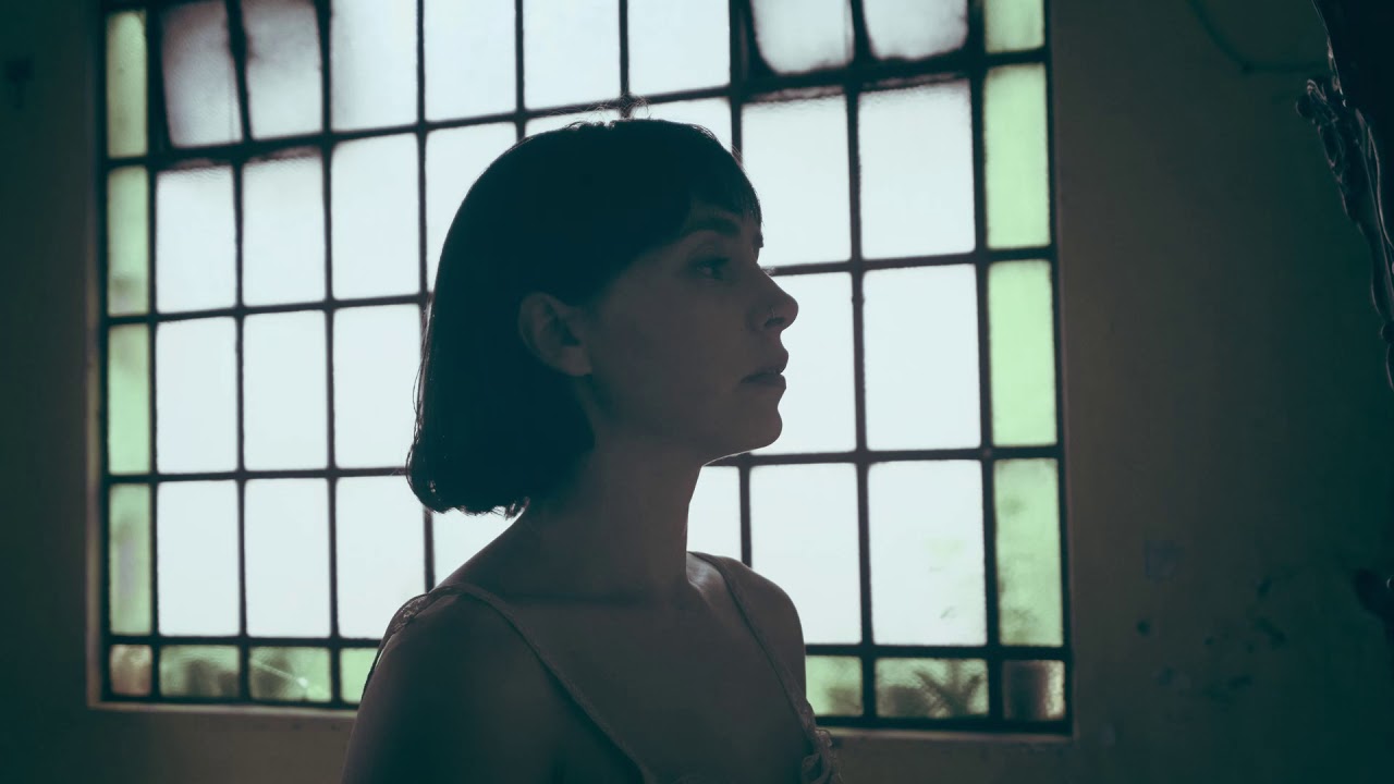 Vueltas - Adela (Versiones 