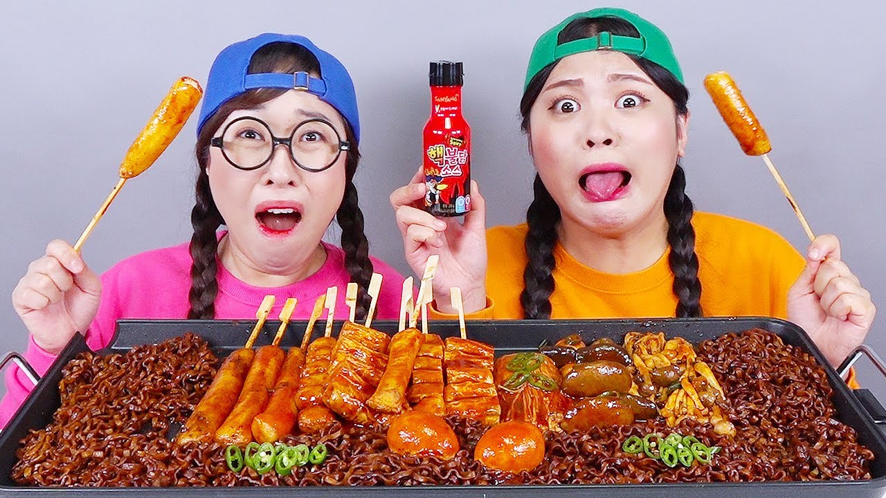 Cogumelo Macarrão Preto TTeokbokki Mukbang DONA