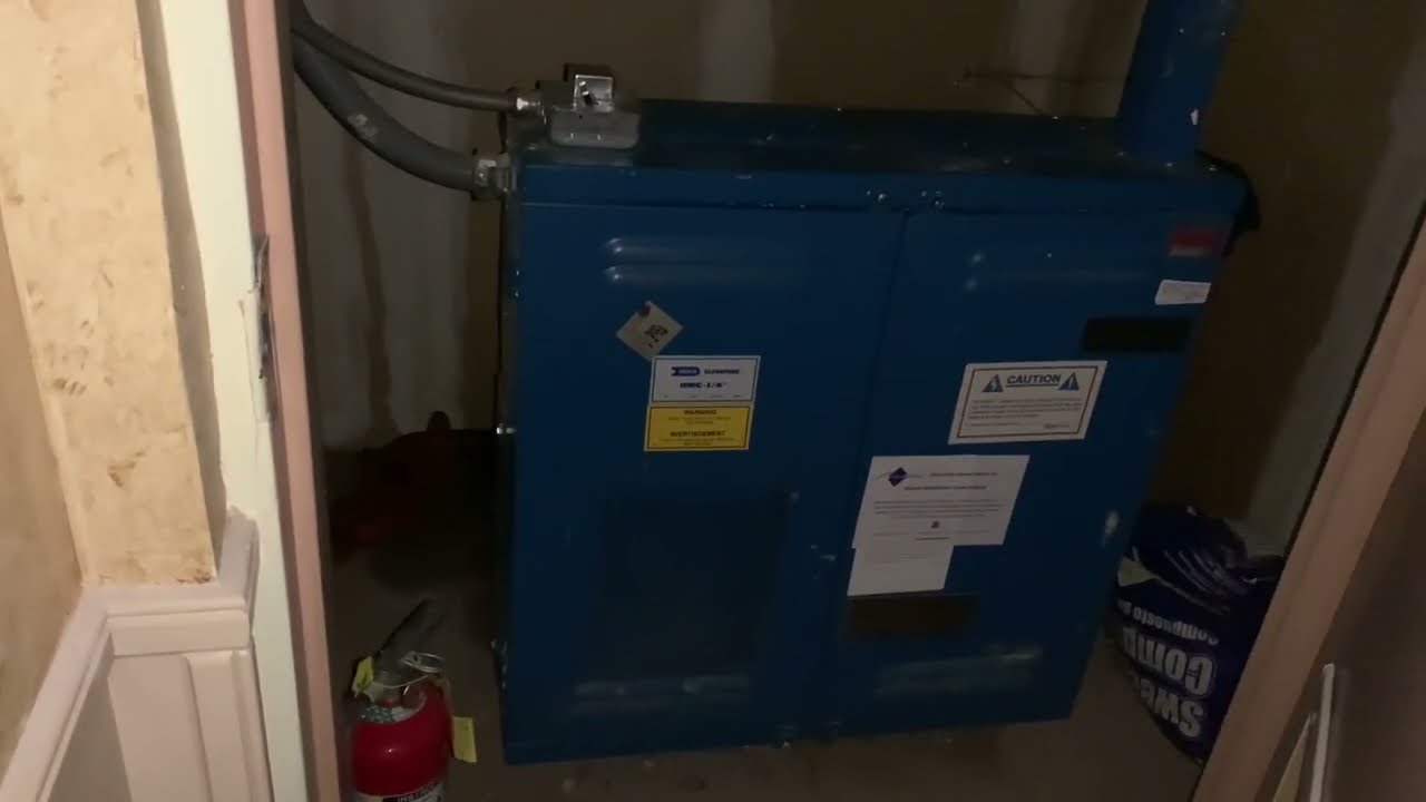 1989 Dover Oildraulic Hydraulic Elevator Machine Room At Rose Garden Café In Elk Grove Village, IL