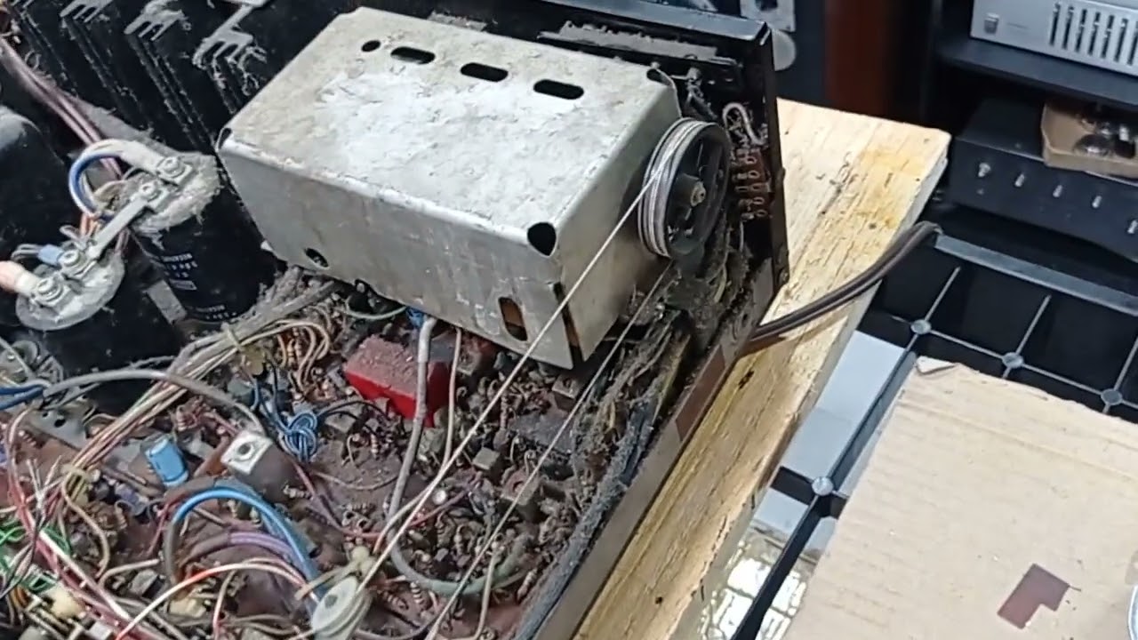 Cómo se hacen los amplificadores, SONY STR-7055 Sansui AU-505